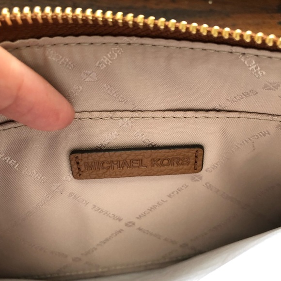 Micahel Kors Jet Set Lg zip clutch leather - Picture 3 of 7